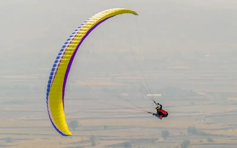 paraglider turning