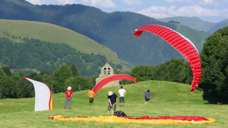 how to learn paragliding at a school